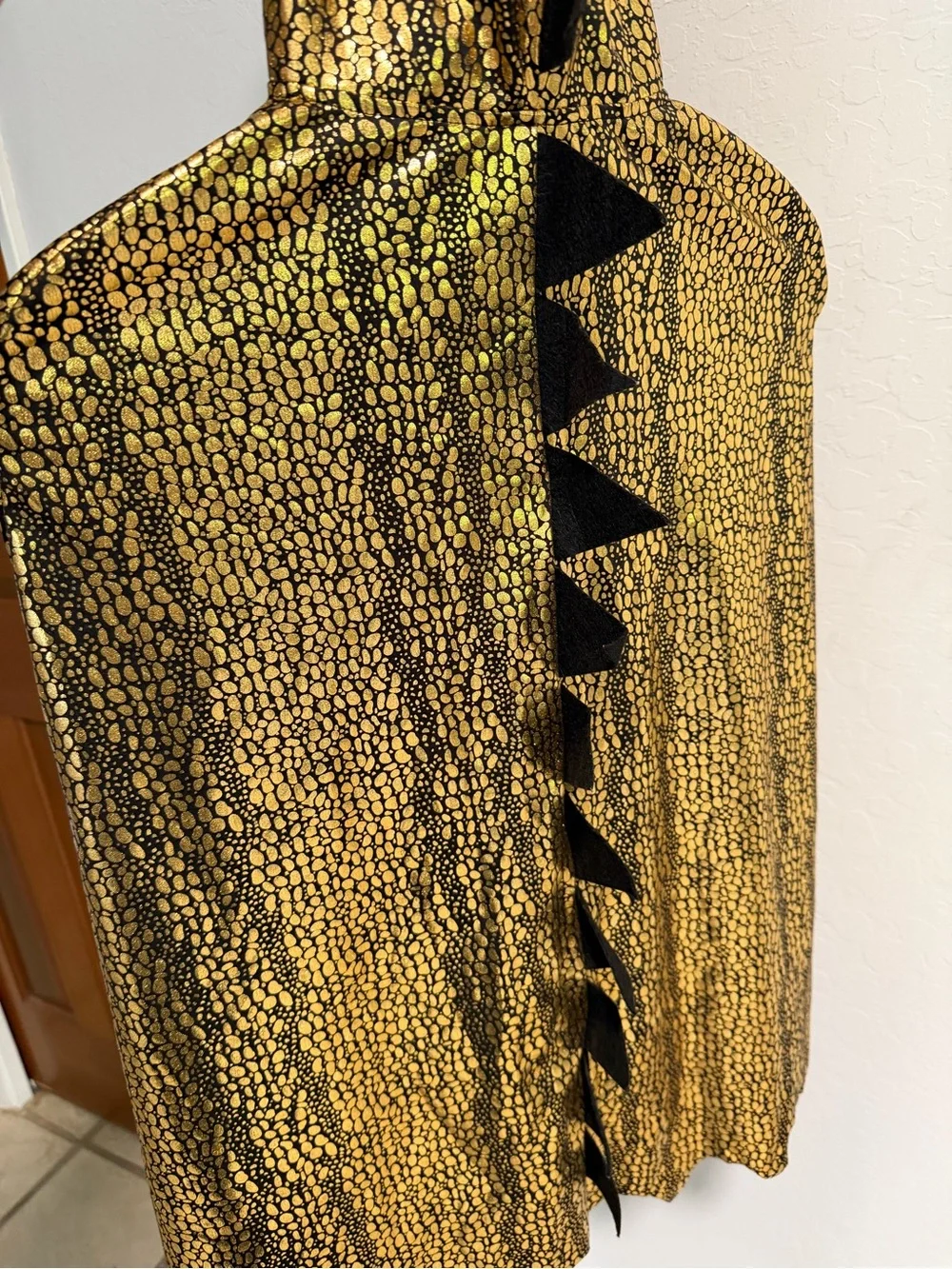 H&M Kids Gold Dragon Cape Costume – Size 3-10T